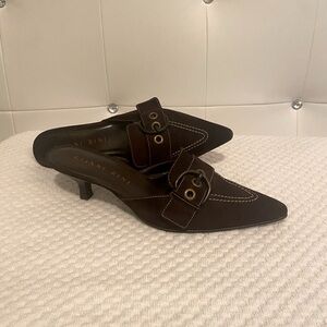 Gianni Bini Closed Toe Mule Kitten heels. Brown Suede, Size 7.5